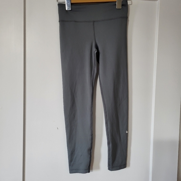 Nike Dri-Fit Capris leggings Size small (22) - Picture 1 of 3